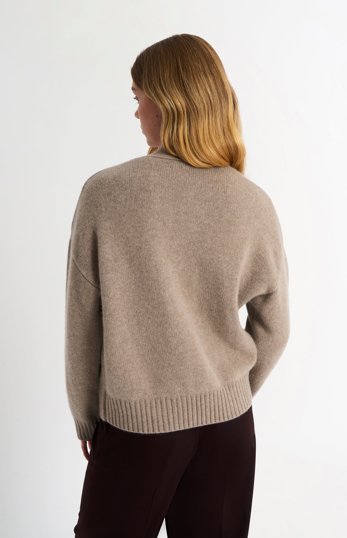 Women's Chunky Argyle Cashmere Cardigan in Mushroom And Grey