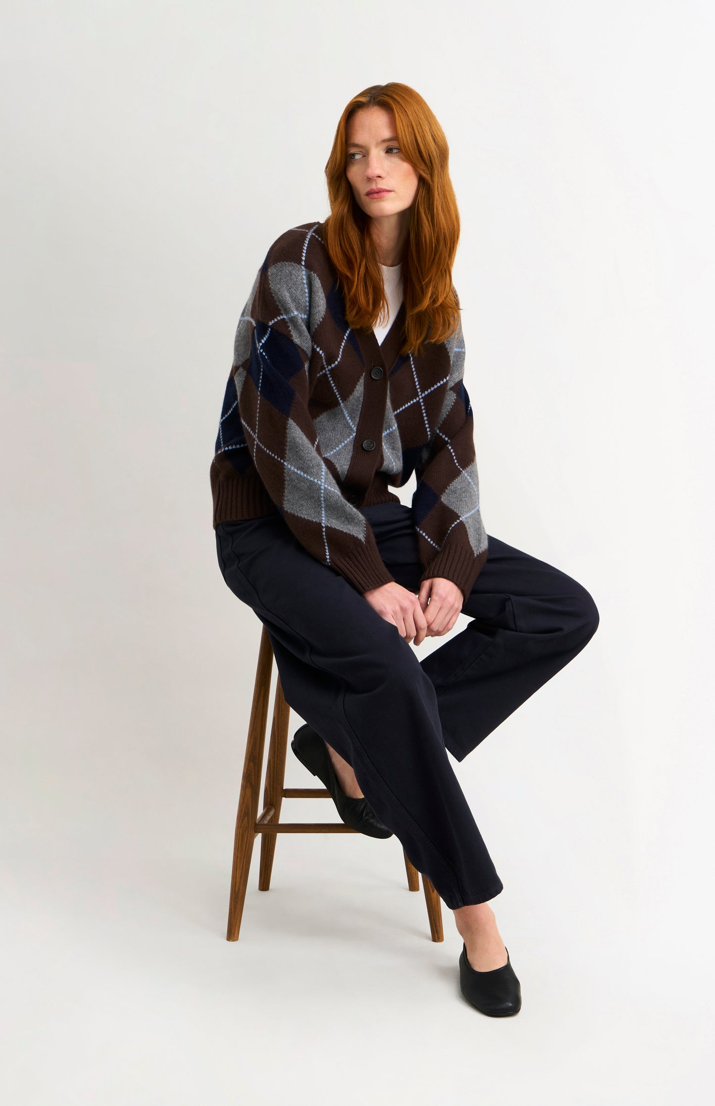 Women's Chunky All Over Argyle Cashmere Cardigan in Brown / Navy / Grey