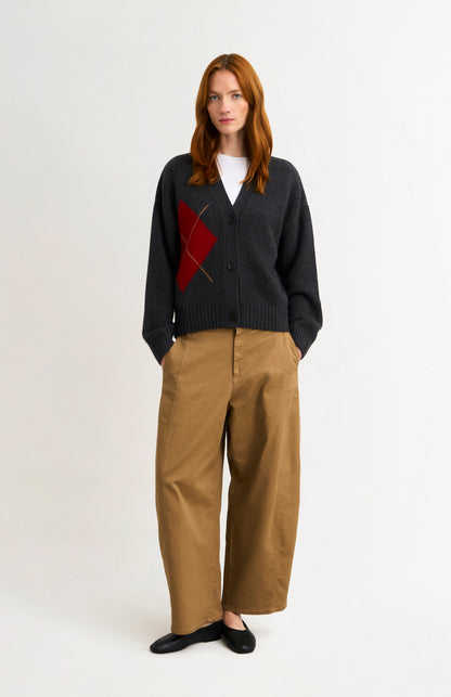 Women's Chunky Argyle Cashmere Cardigan in Charcoal And Red
