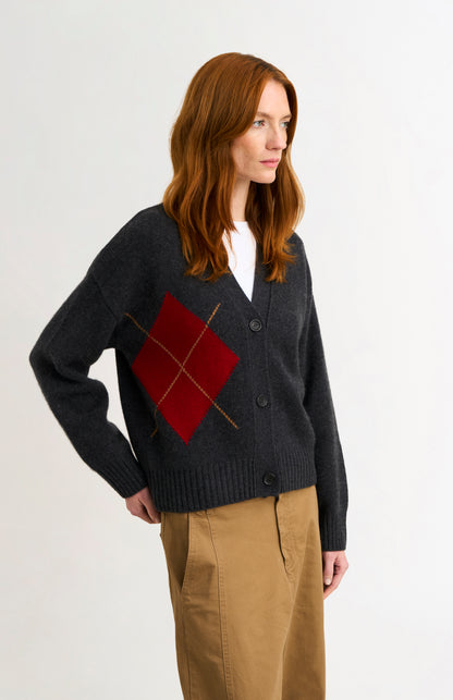 Women's Chunky Argyle Cashmere Cardigan in Charcoal And Red