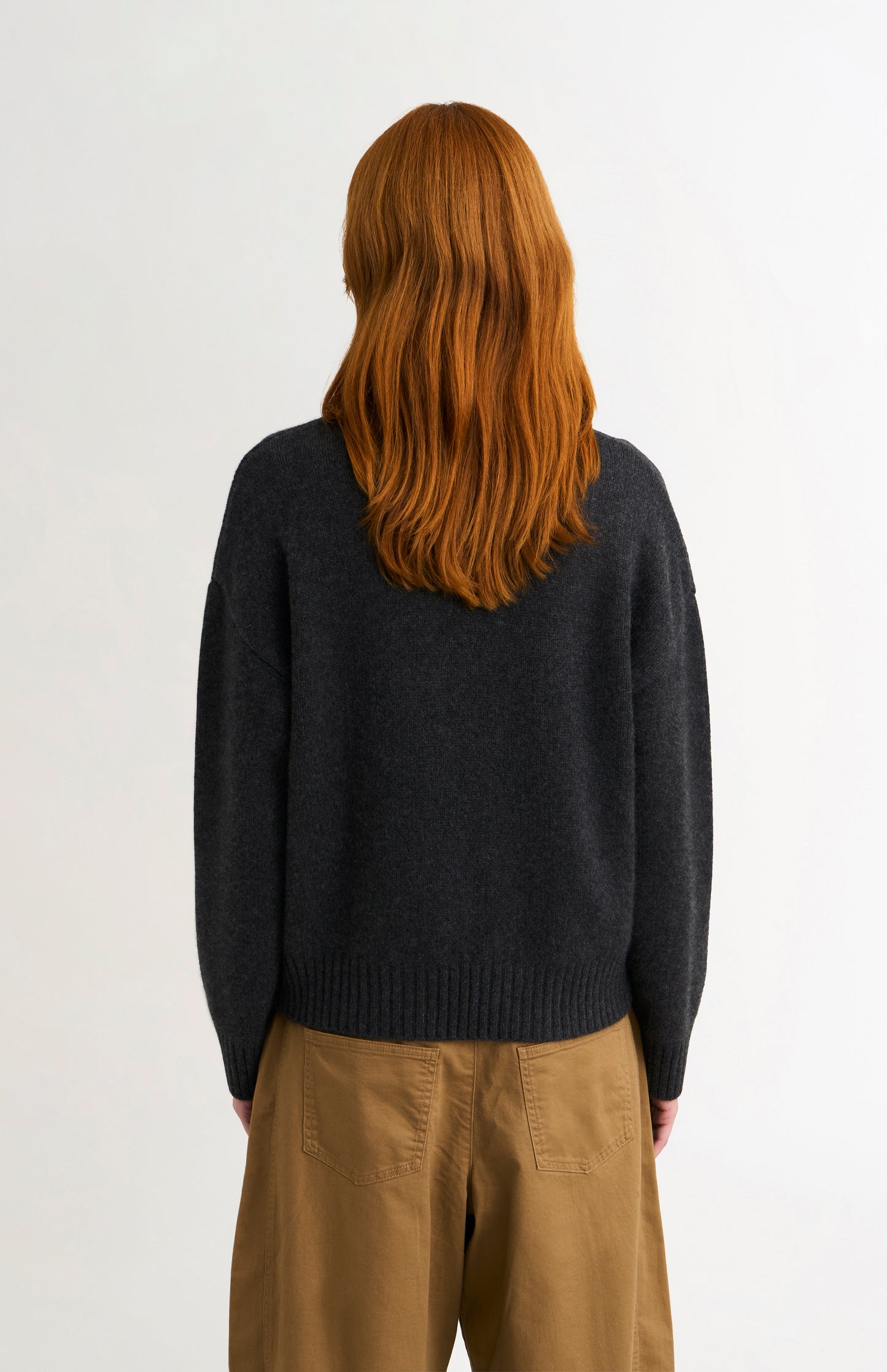 Women's Chunky Argyle Cashmere Cardigan in Charcoal And Red
