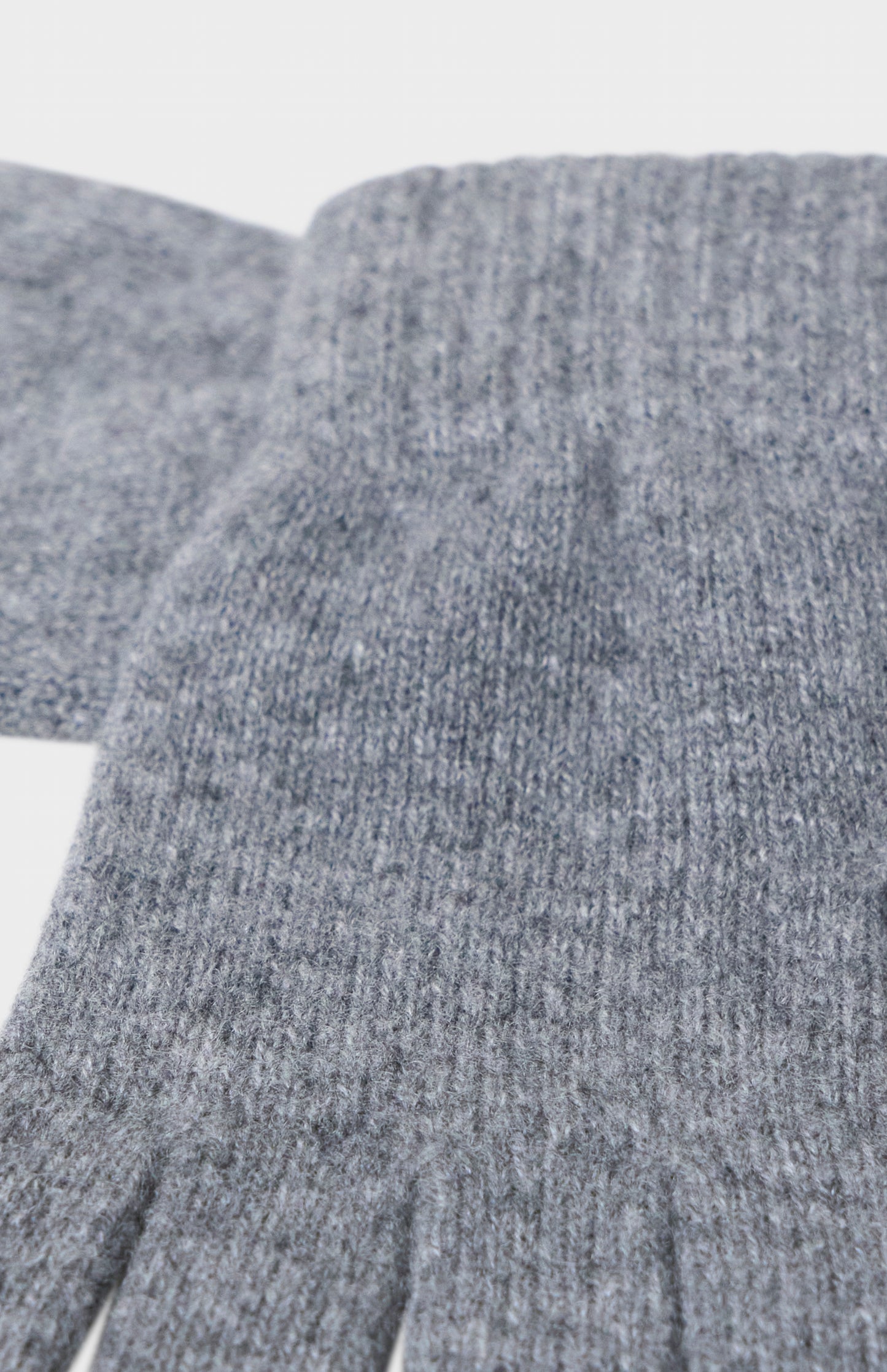 Pringle of Scotland Classic Cashmere Gloves In Grey detail