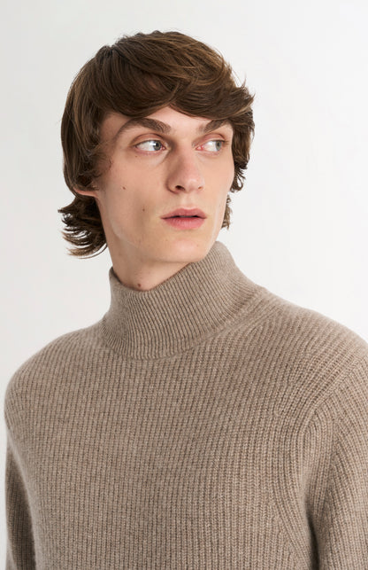 Pringle Men’s Cashmere mock Neck Jumper In Mushroom Melange showing neck detail