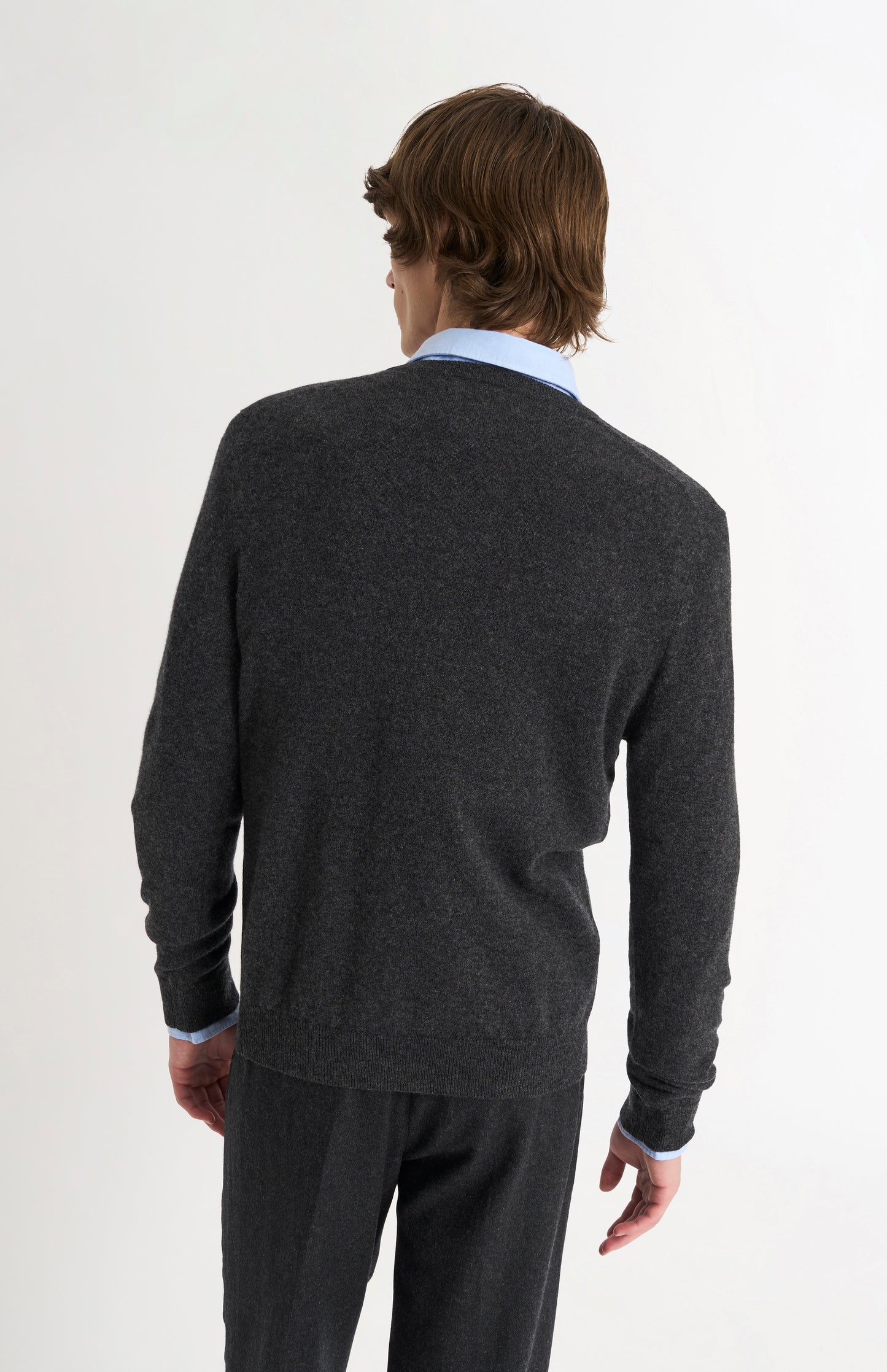 Pringle of Scotland Men’s Cashmere V-Neck Jumper In Charcoal Melange rear view