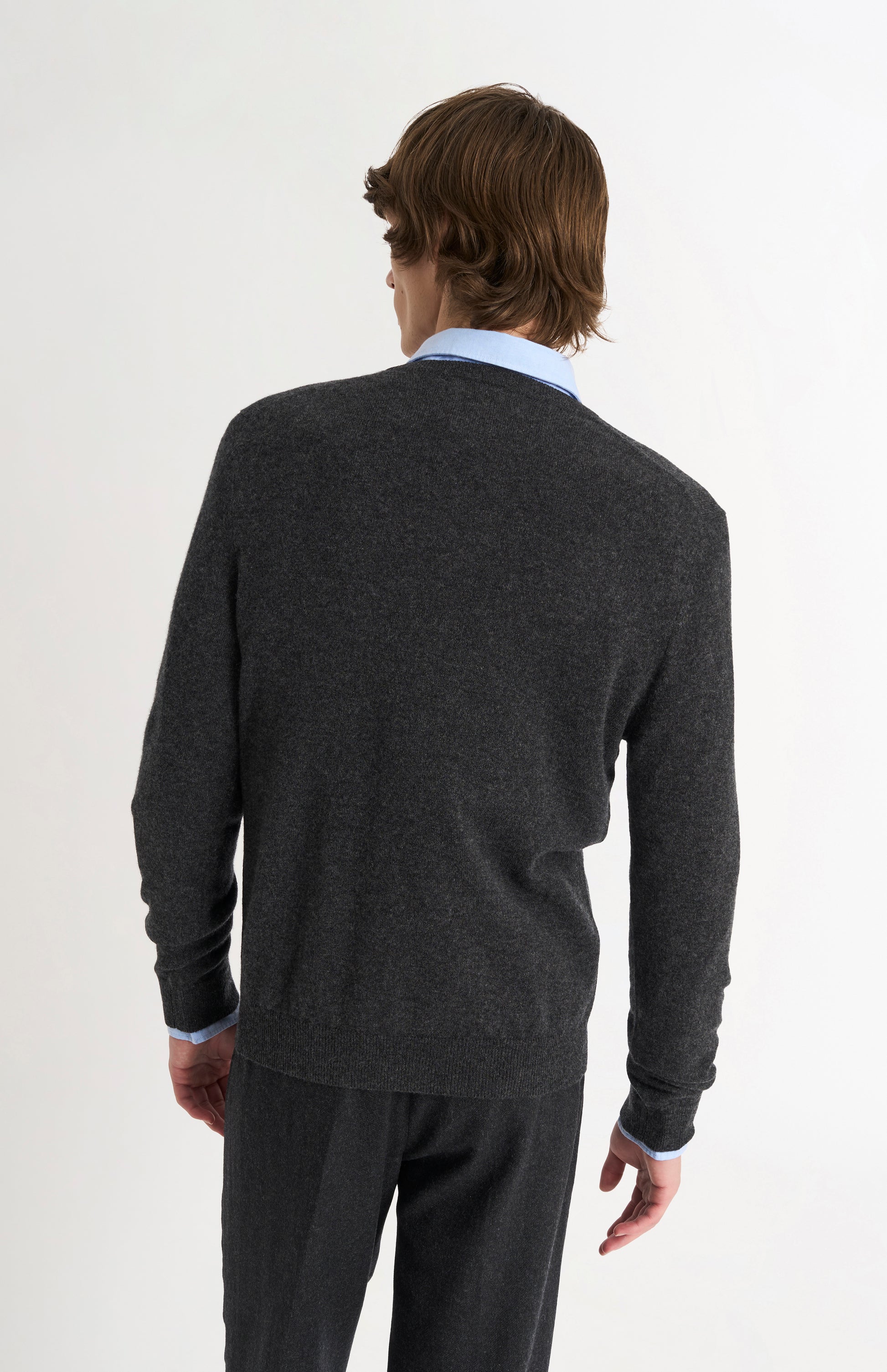 Pringle of Scotland Men’s Cashmere V-Neck Jumper In Charcoal Melange rear view