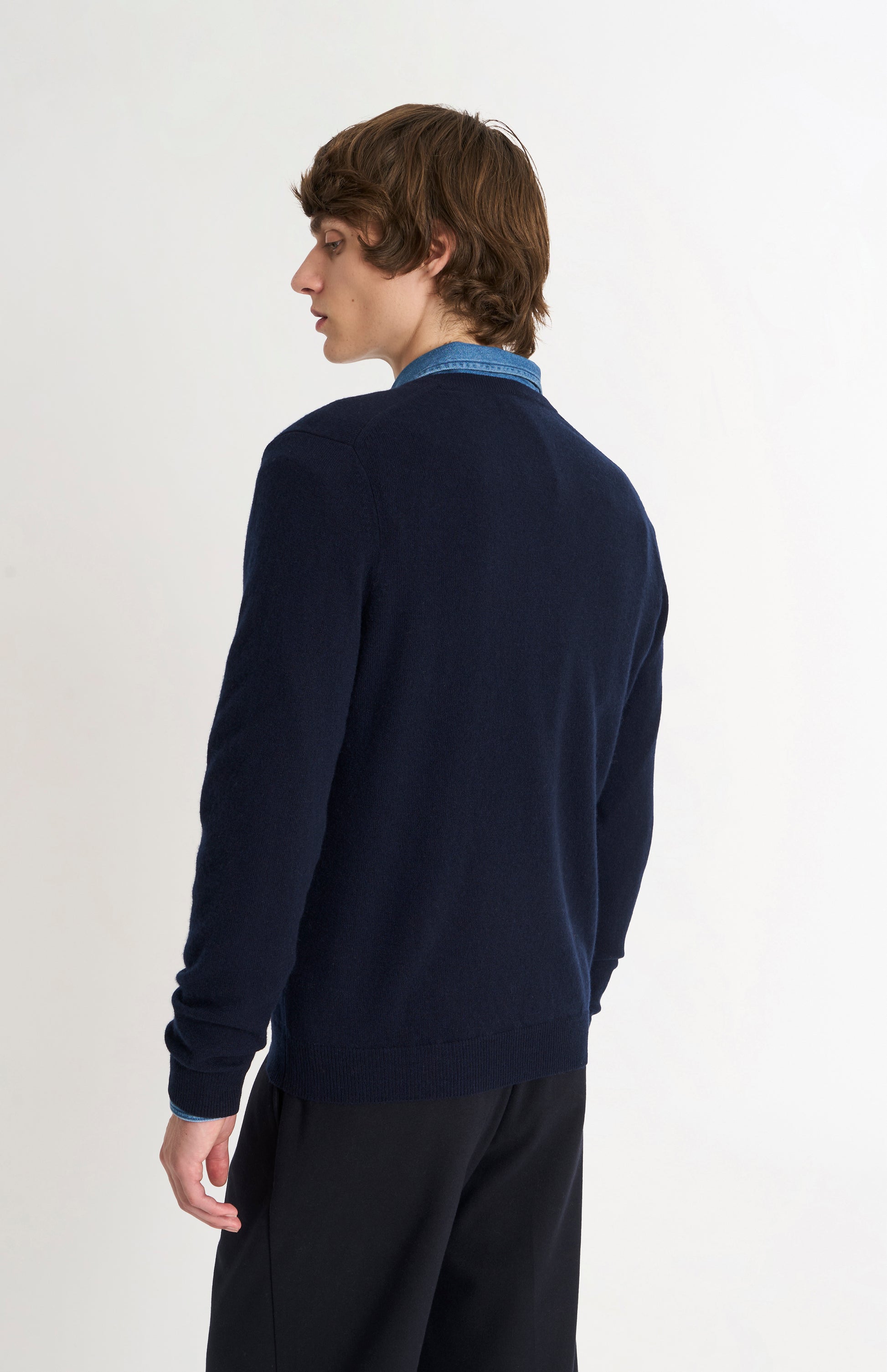 Pringle of Scotland Men’s Cashmere V-Neck Jumper In Navy Blue rear view