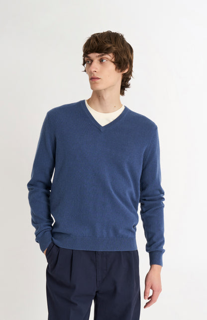Pringle of Scotland Men’s Cashmere V-Neck Jumper In Bering Sea Blue on model