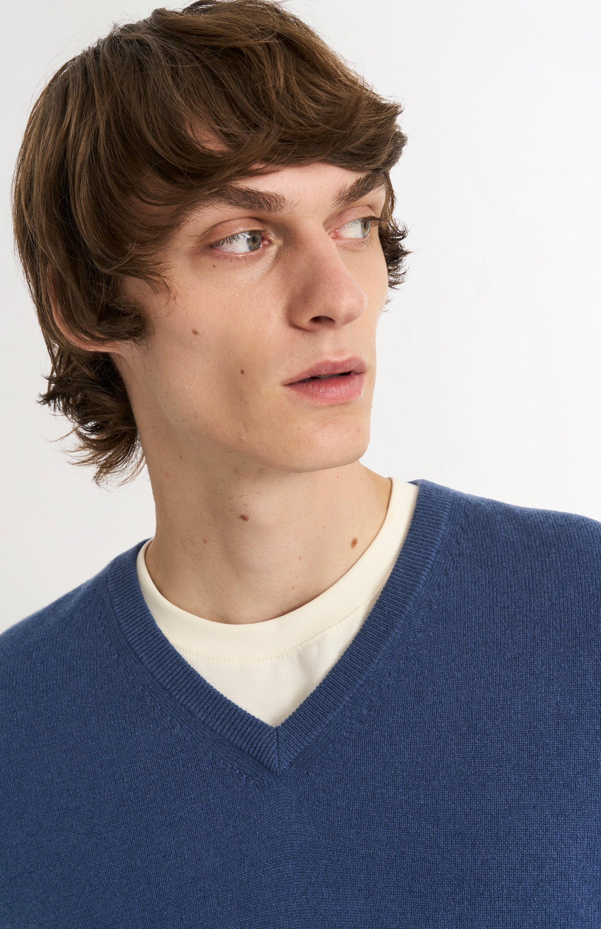 Pringle of Scotland Men’s Cashmere V-Neck Jumper In Bering Sea Blue showing v-neck detail