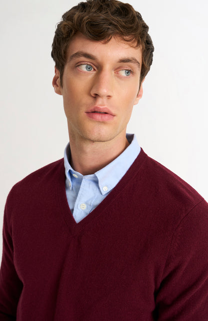 Pringle of Scotland Men’s Cashmere V-Neck Jumper In Burgundy showing v-neck detail
