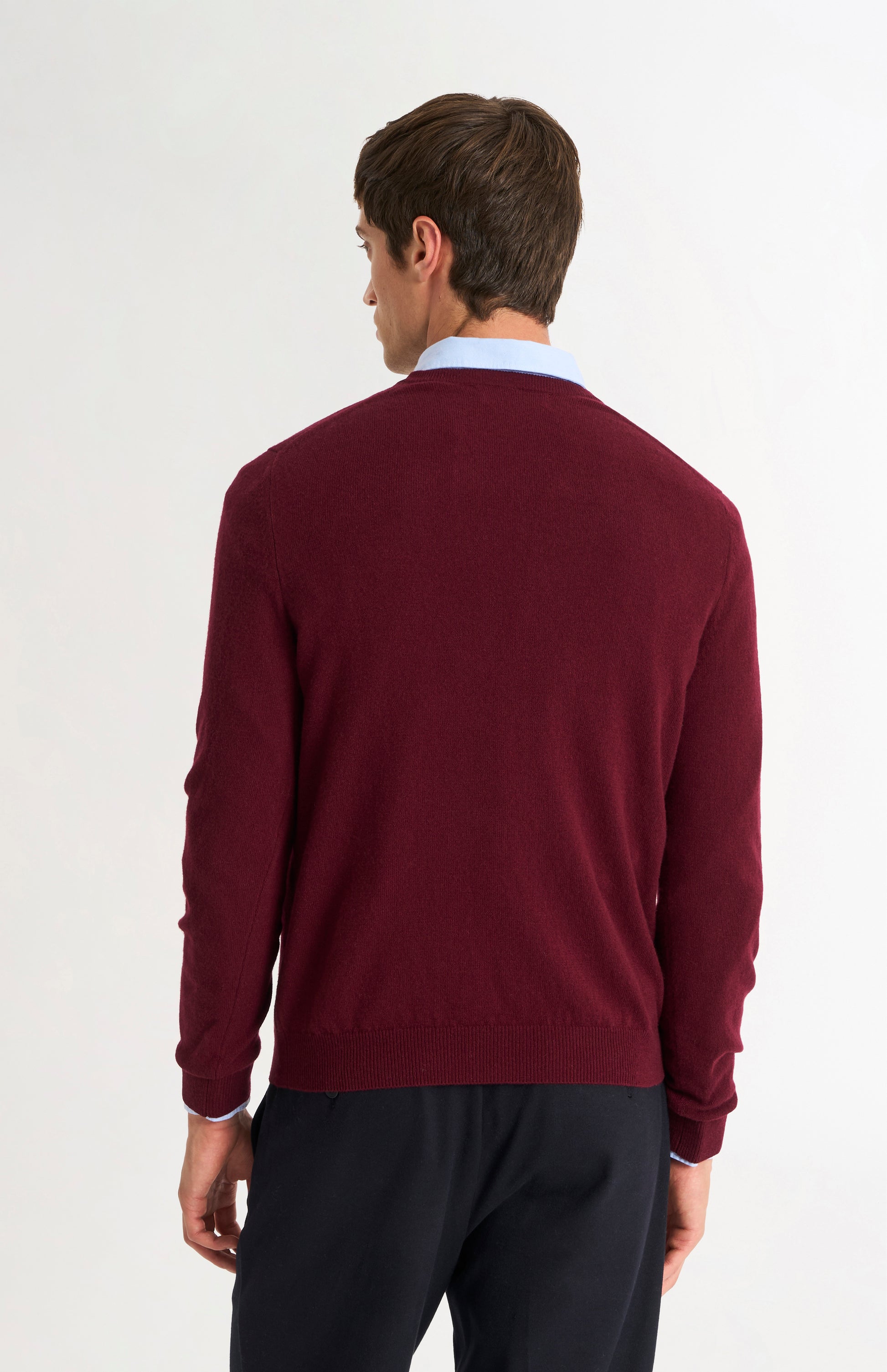 Pringle of Scotland Men’s Cashmere V-Neck Jumper In Burgundy rear view