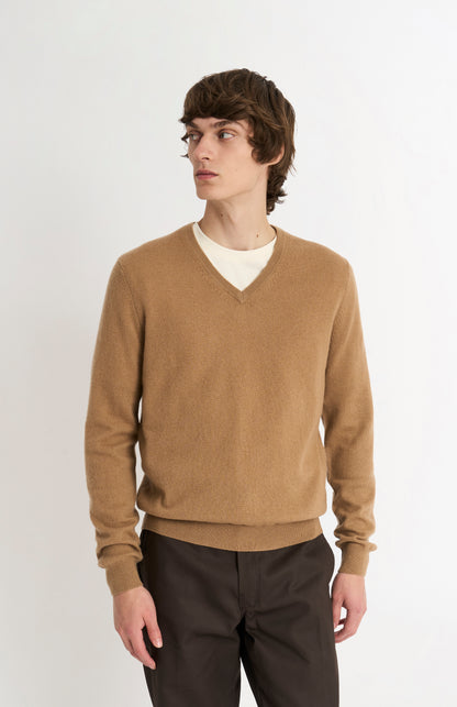 Pringle of Scotland Men’s Cashmere V-Neck Jumper In Camel on model