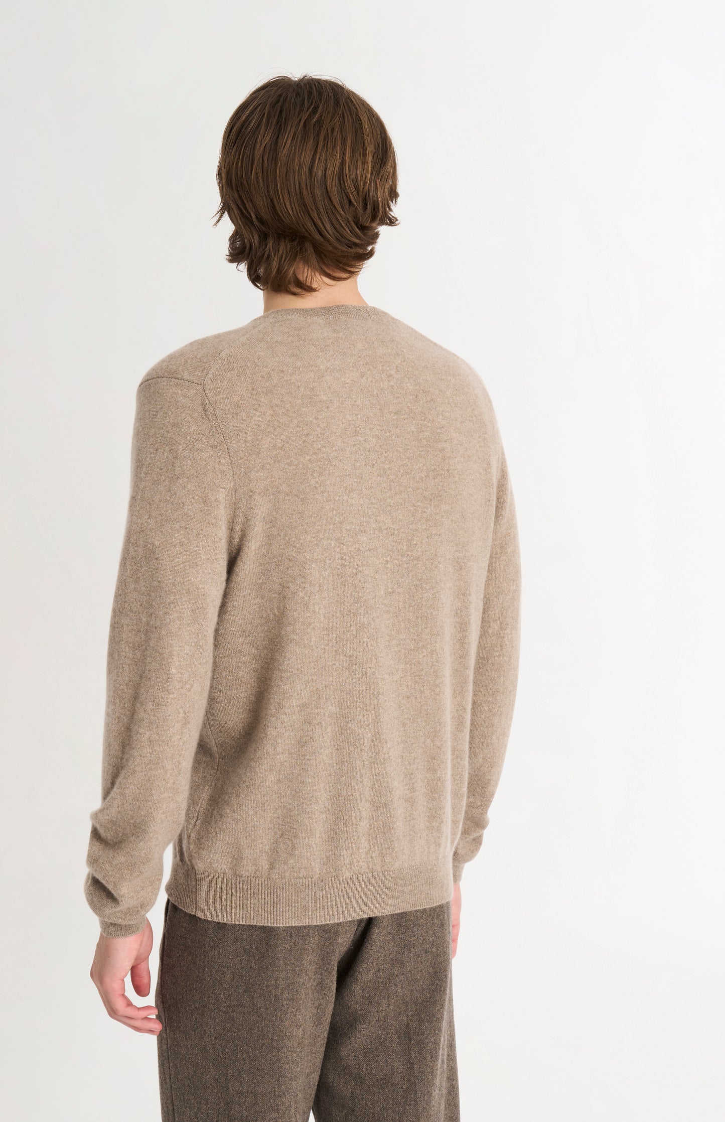 Pringle of Scotland Men’s Cashmere V-Neck Jumper In Mushroom rear view