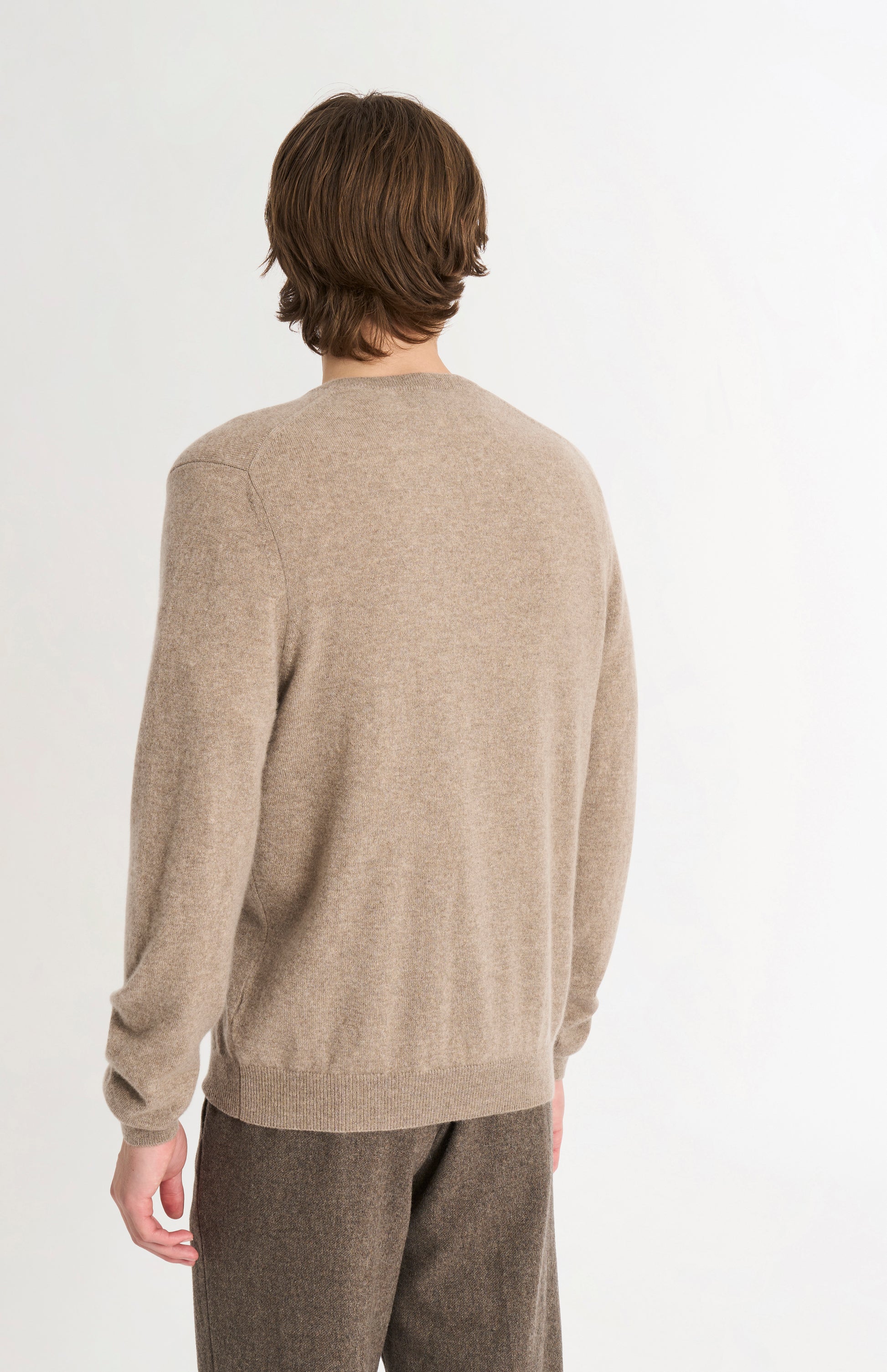 Pringle of Scotland Men’s Cashmere V-Neck Jumper In Mushroom rear view