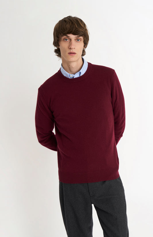 Pringle of Scotland Men’s Cashmere Crew Neck Jumper In Burgundy on model