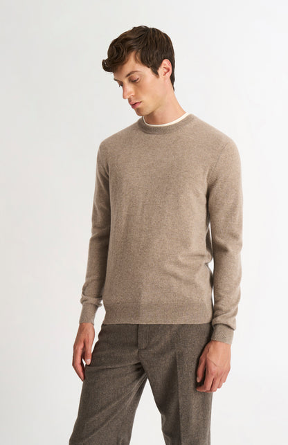 Pringle of Scotland Men’s Cashmere Crew Neck Jumper In Mushroom on model