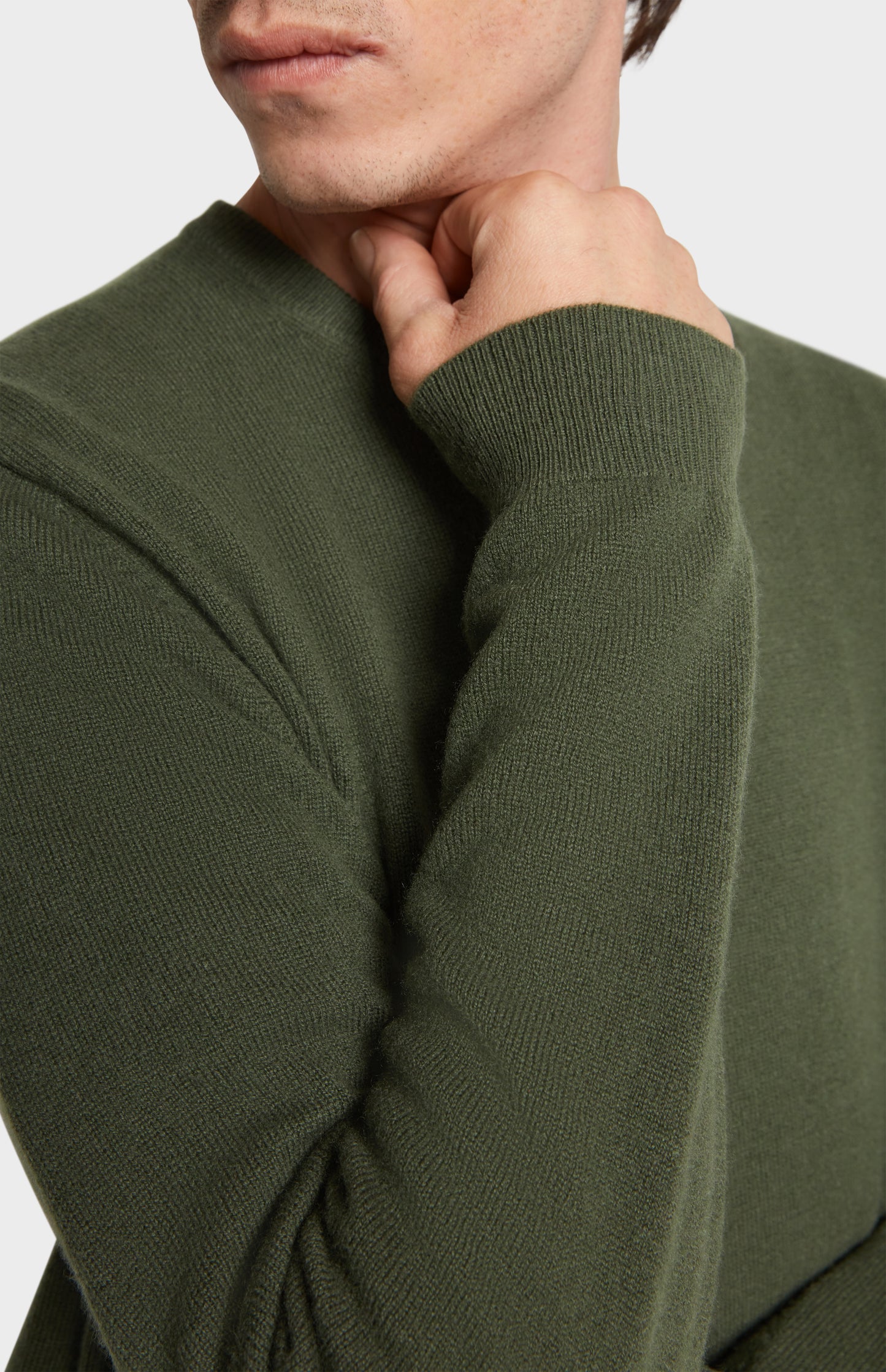 Kni Texture Detail Image of Pringle of Scotland Crew Neck Cashmere Jumper in Green