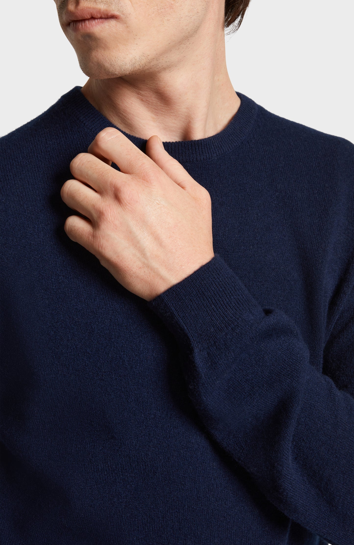 Knit Texture Detail Image of Pringle Of Scotland Crew Neck Cashmere Jumper in Navy Melange

