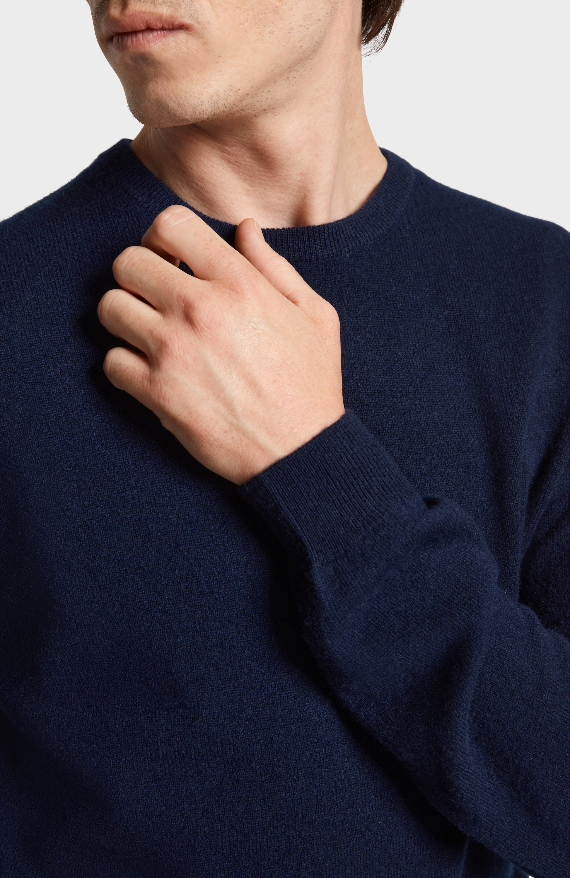 Knit Texture Detail Image of Pringle Of Scotland Crew Neck Cashmere Jumper in Navy Melange
