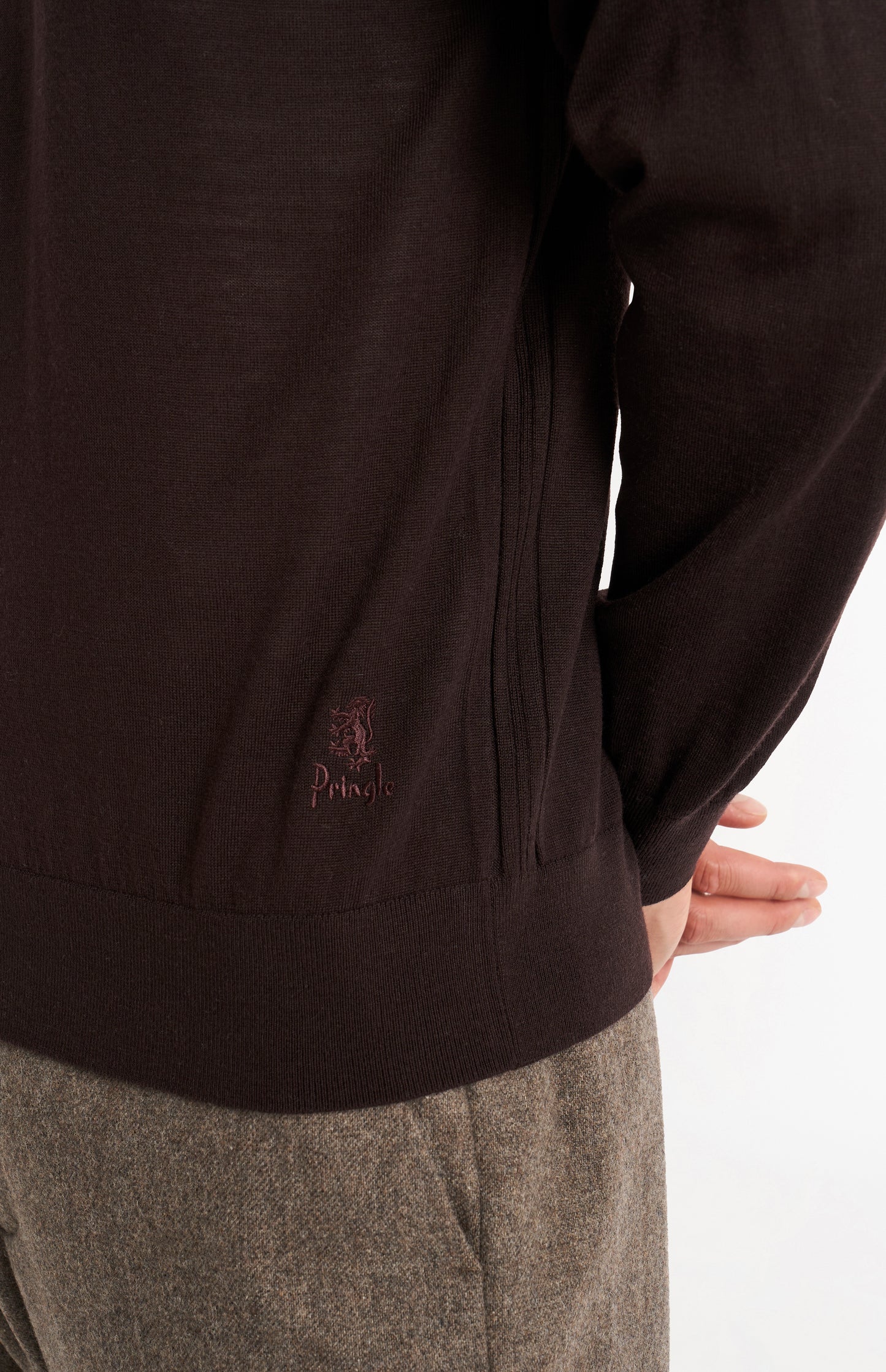 Pringle of Scotland Men’s Merino Wool Crew Neck Jumper In Dark Brown showing embroidery detail