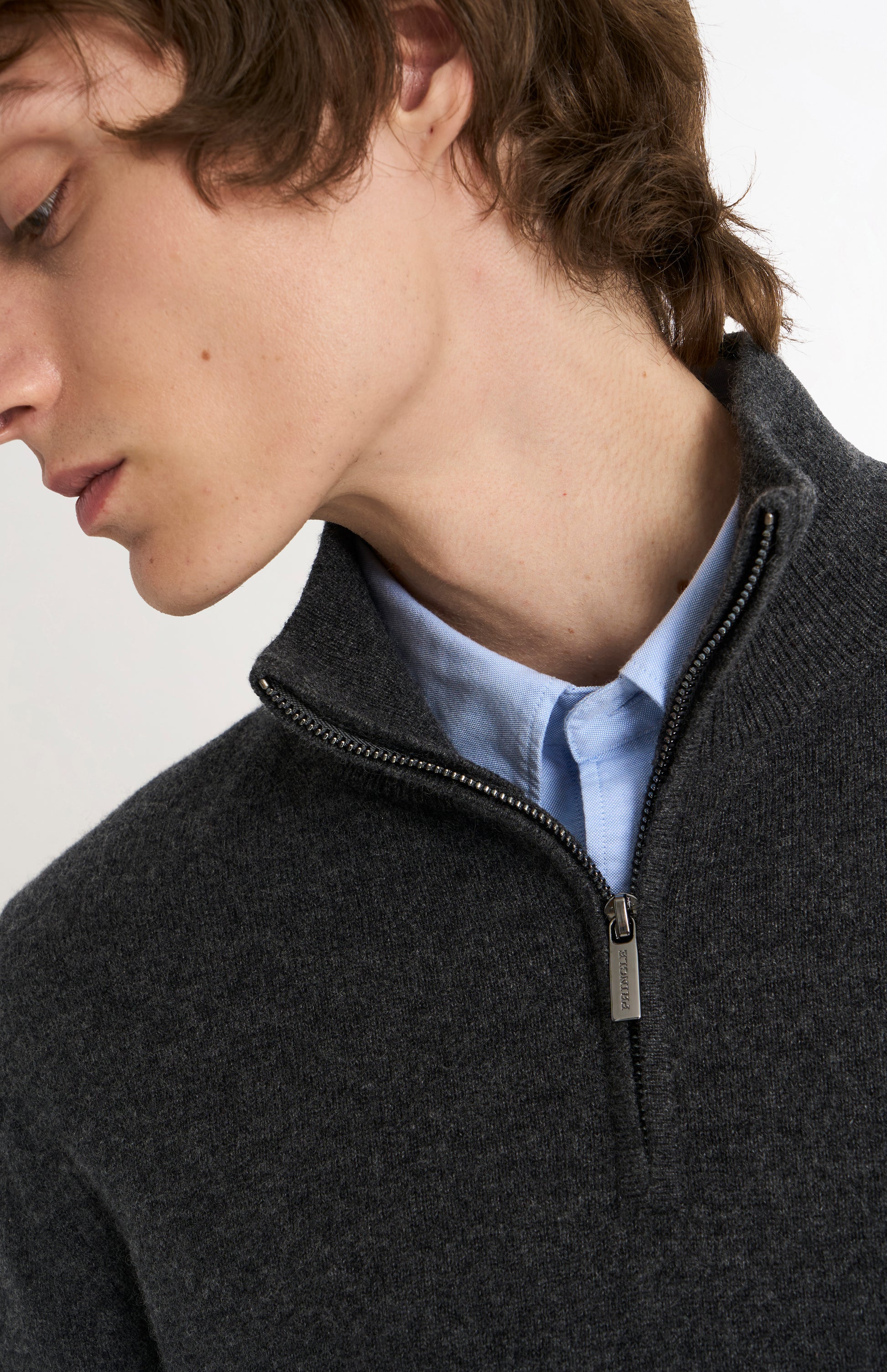 Pringle of Scotland Men’s Cashmere Qtr Zip Jumper In Charcoal Melange showing zip detail