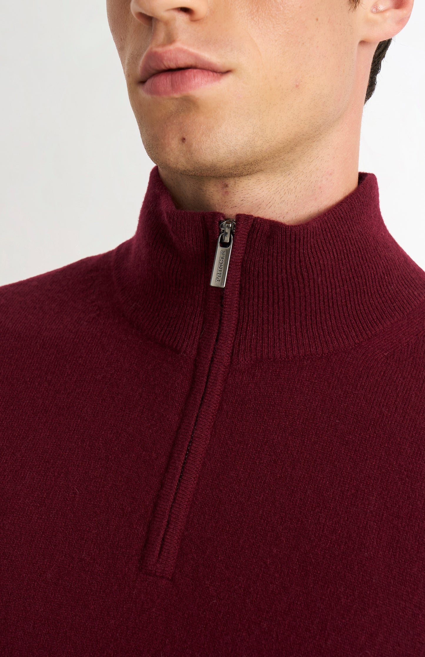 Pringle of Scotland Men’s Cashmere Qtr Zip Jumper In Burgundy showing zip detail