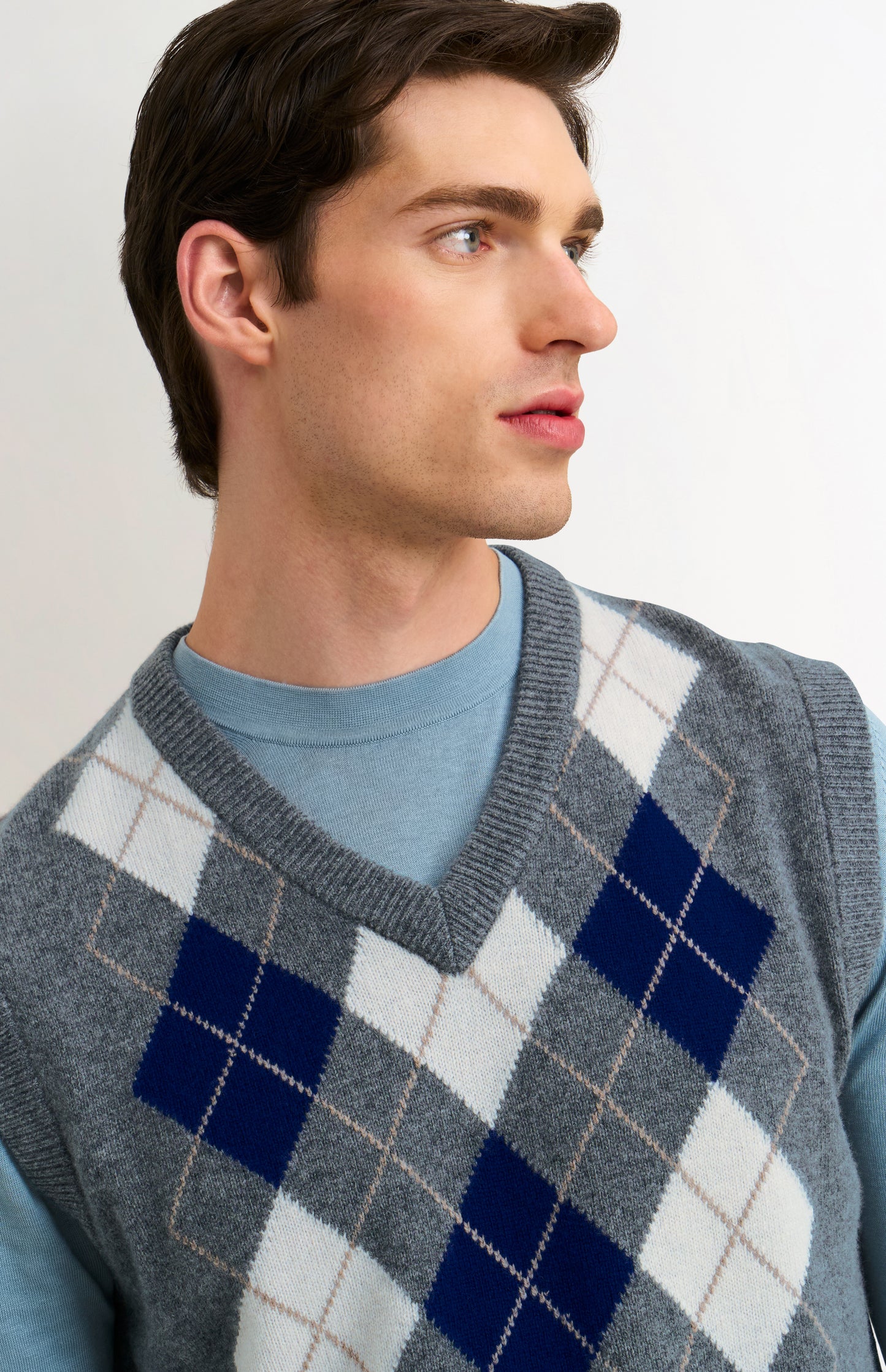 Men's Supersoft Lambswool Argyle V-neck Vest In Grey