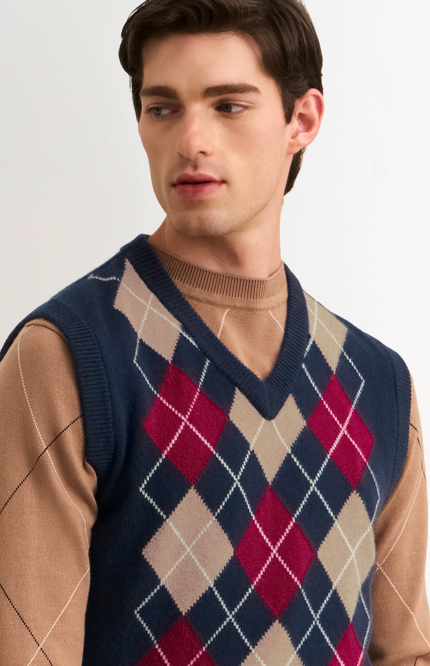 Men's Supersoft Lambswool Argyle V-neck Vest In Navy