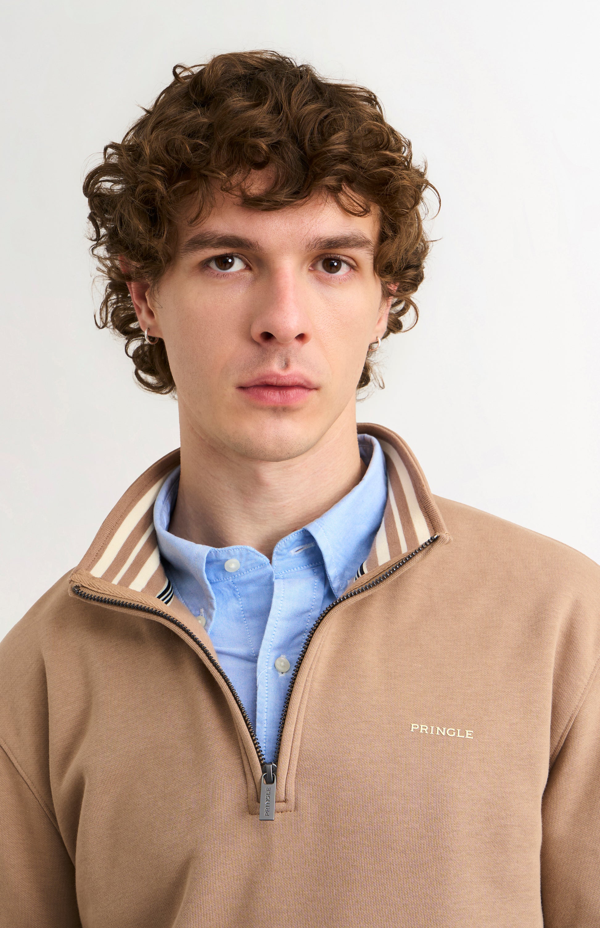 Pringle Men's Qtr Zip Track Jumper In Mushroom collar and zip detail