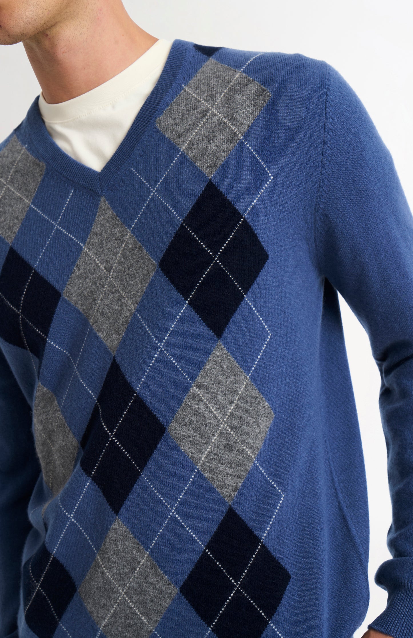 Pringle Men’s Argyle Cashmere V-Neck Jumper In Blue, Navy & Grey showing argyle detail