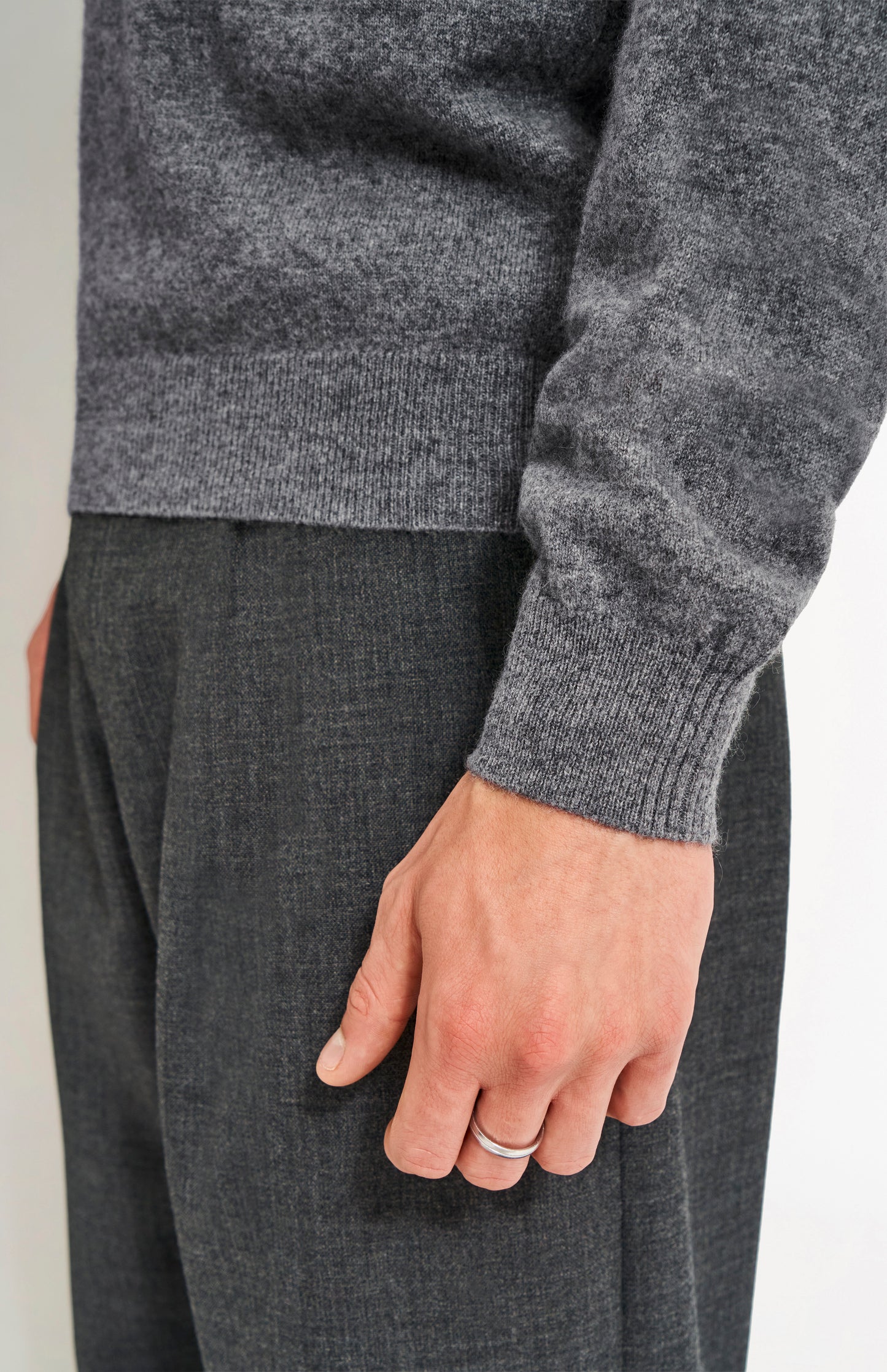 Pringle Men's Classic Round Neck Cashmere Jumper In Grey Melange cuff detail