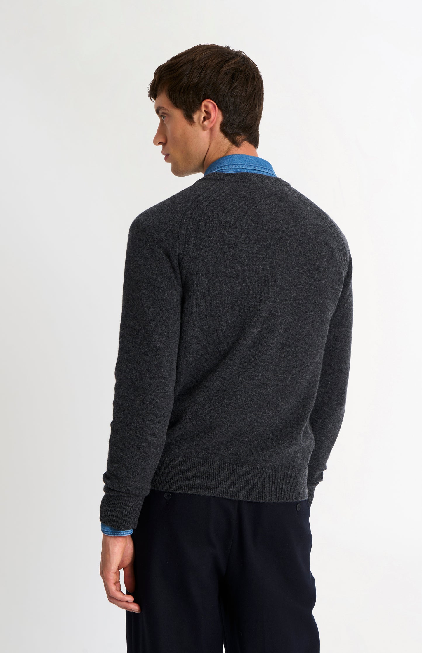 Pringle of Scotland Men’s Lambswool V Neck Jumper In Charcoal showing back