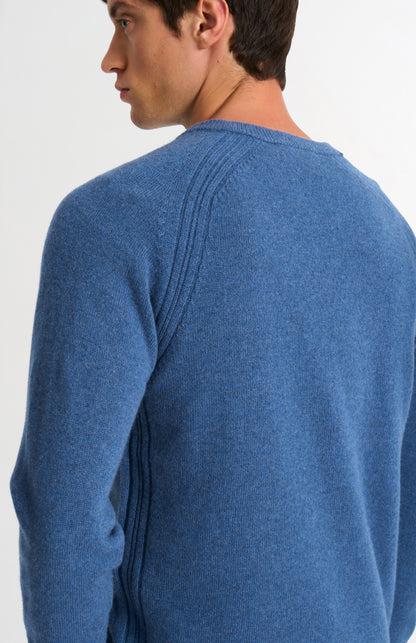 Pringle of Scotland Men’s Lambswool V Neck Jumper In Bering Sea Blue showing back neck detaiol