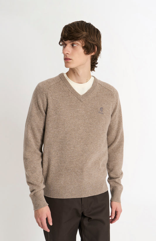 Pringle of Scotland Men’s Lambswool V Neck Jumper In Mushroom on model