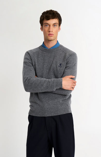 Pringle of Scotland Men’s Lambswool Crew Neck Jumper In Grey Melange on model with crossed arms