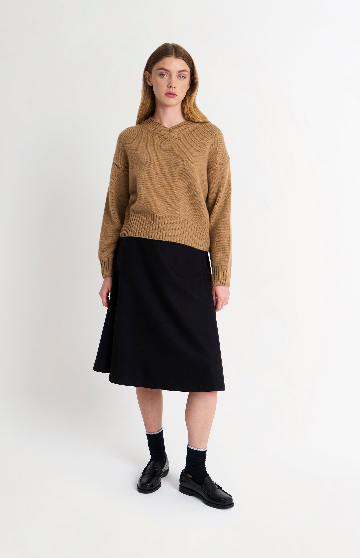 Pringle of Scotland Women's Cashmere V-neck Jumper  In Grey Melange on standing model