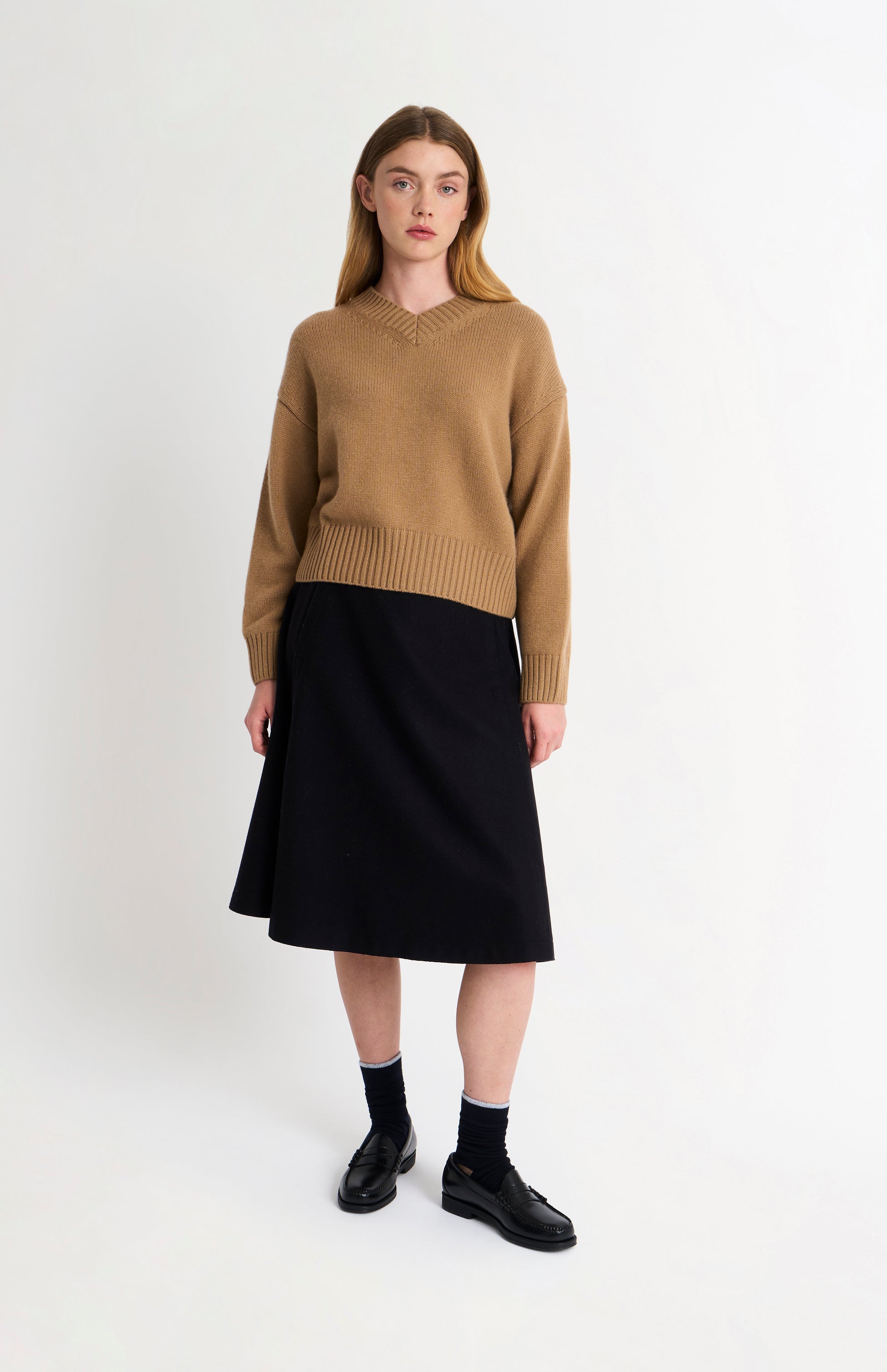 Pringle of Scotland Women's Cashmere V-neck Jumper  In Grey Melange on standing model