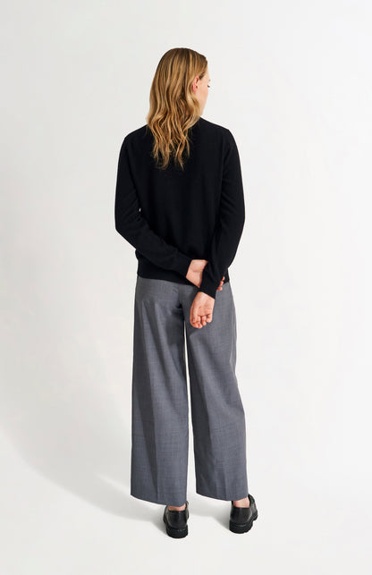 Pringle Women's Classic Round Neck Cashmere Jumper In Black rear view