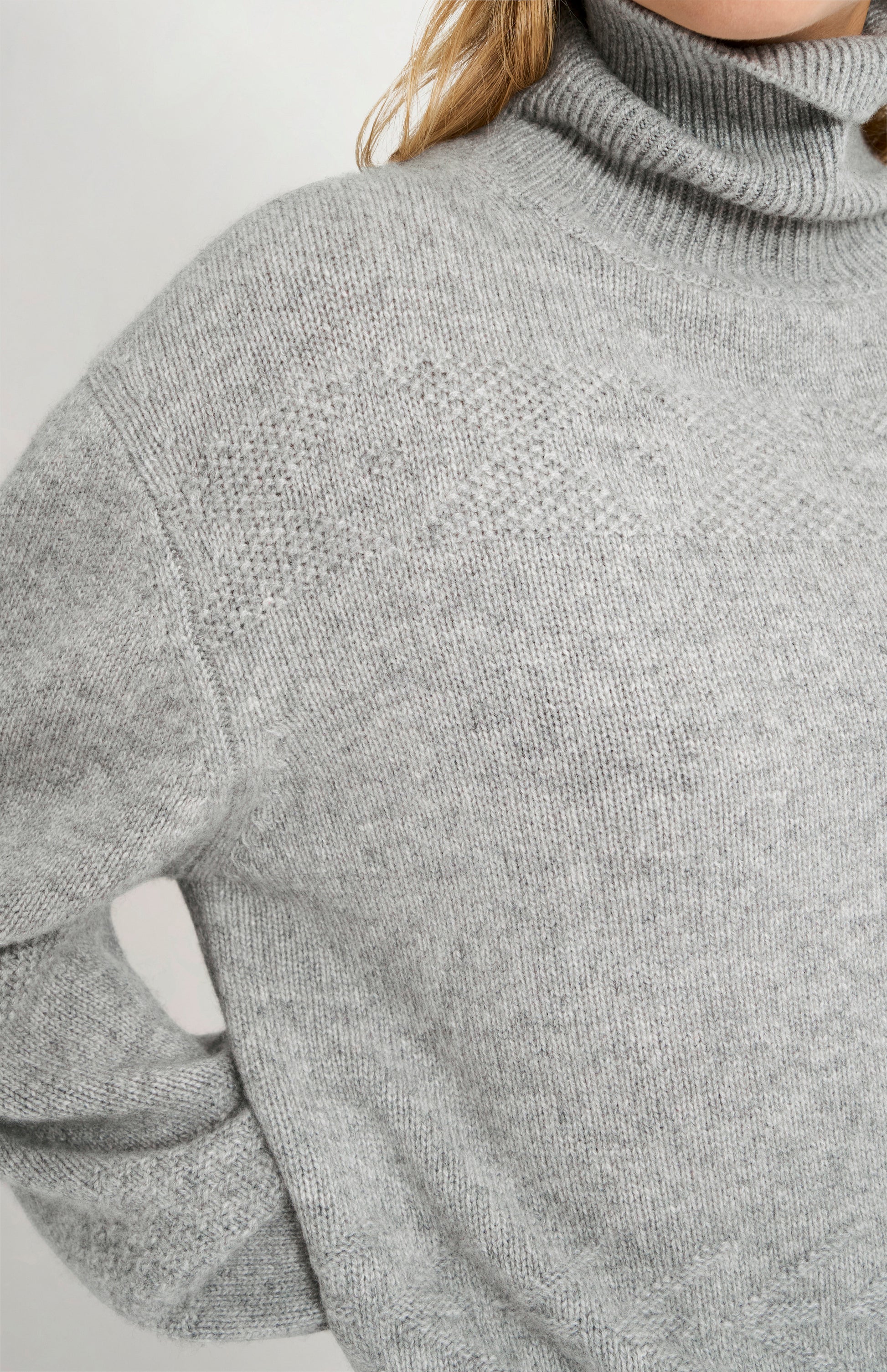 Pringle Women's Roll Neck Cashmere Jumper In Silver Melange neck detail