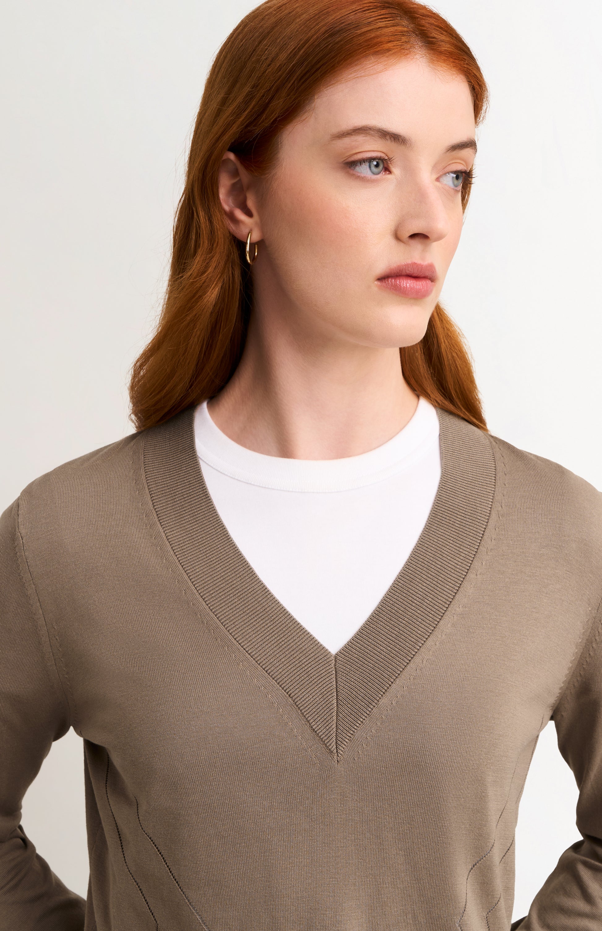 Women's Superfine Silk Blend Pointelle V Neck Jumper In Mushroom
