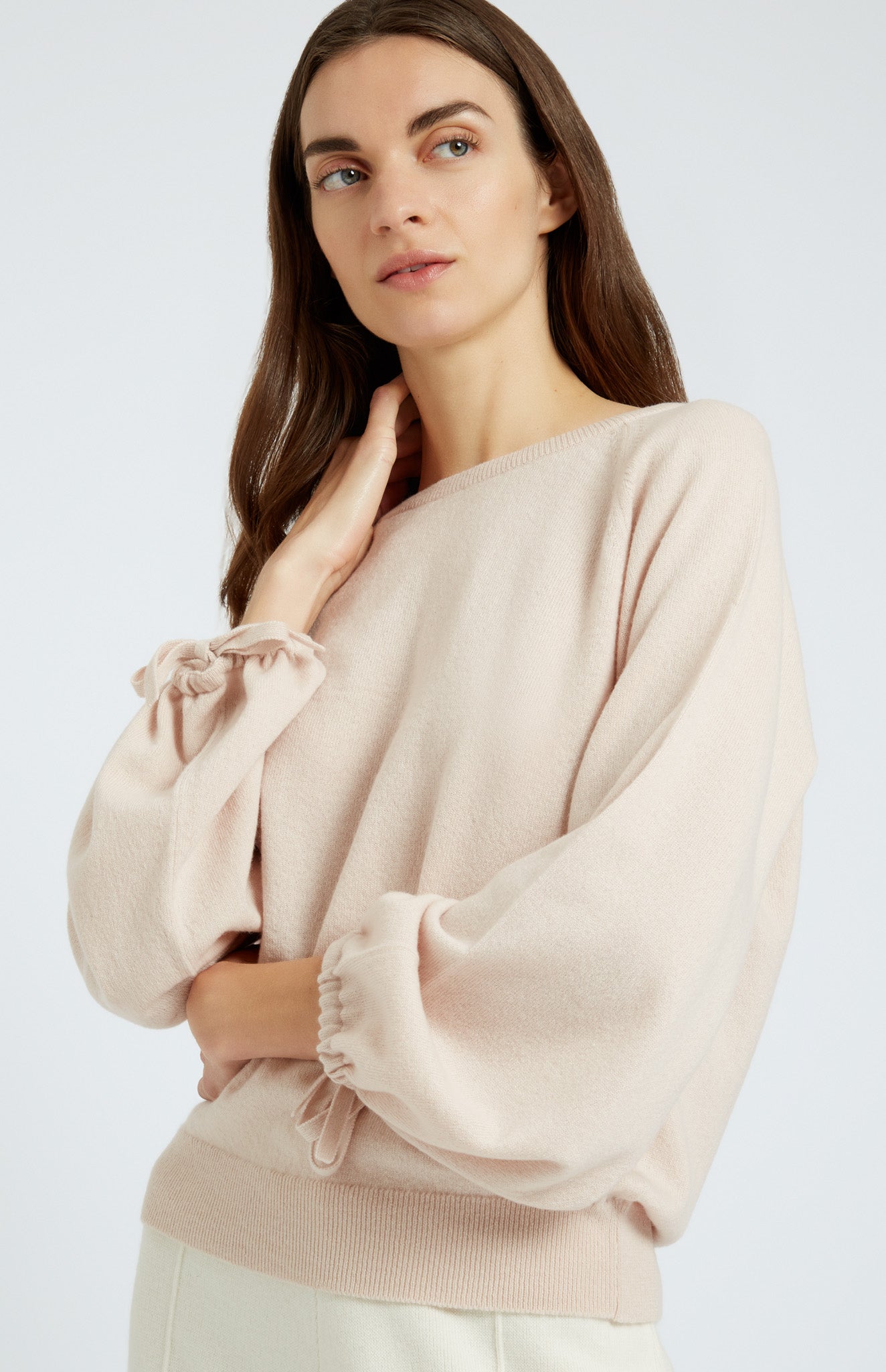 Lightweight Round Neck Cashmere Jumper in Pink neck detail - Pringle of Scotland