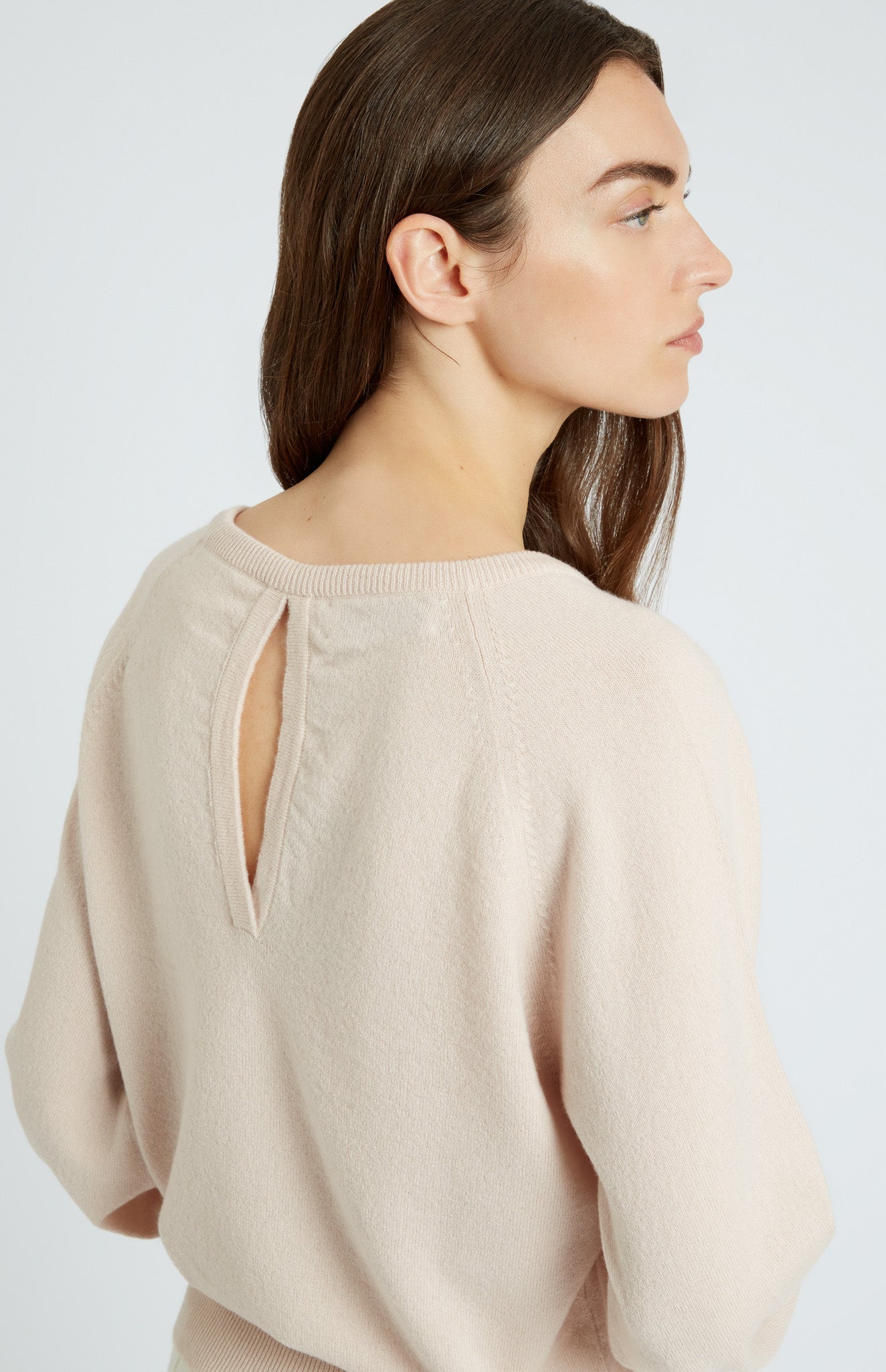 Lightweight Round Neck Cashmere Jumper in Pink back neck detail - Pringle of Scotland