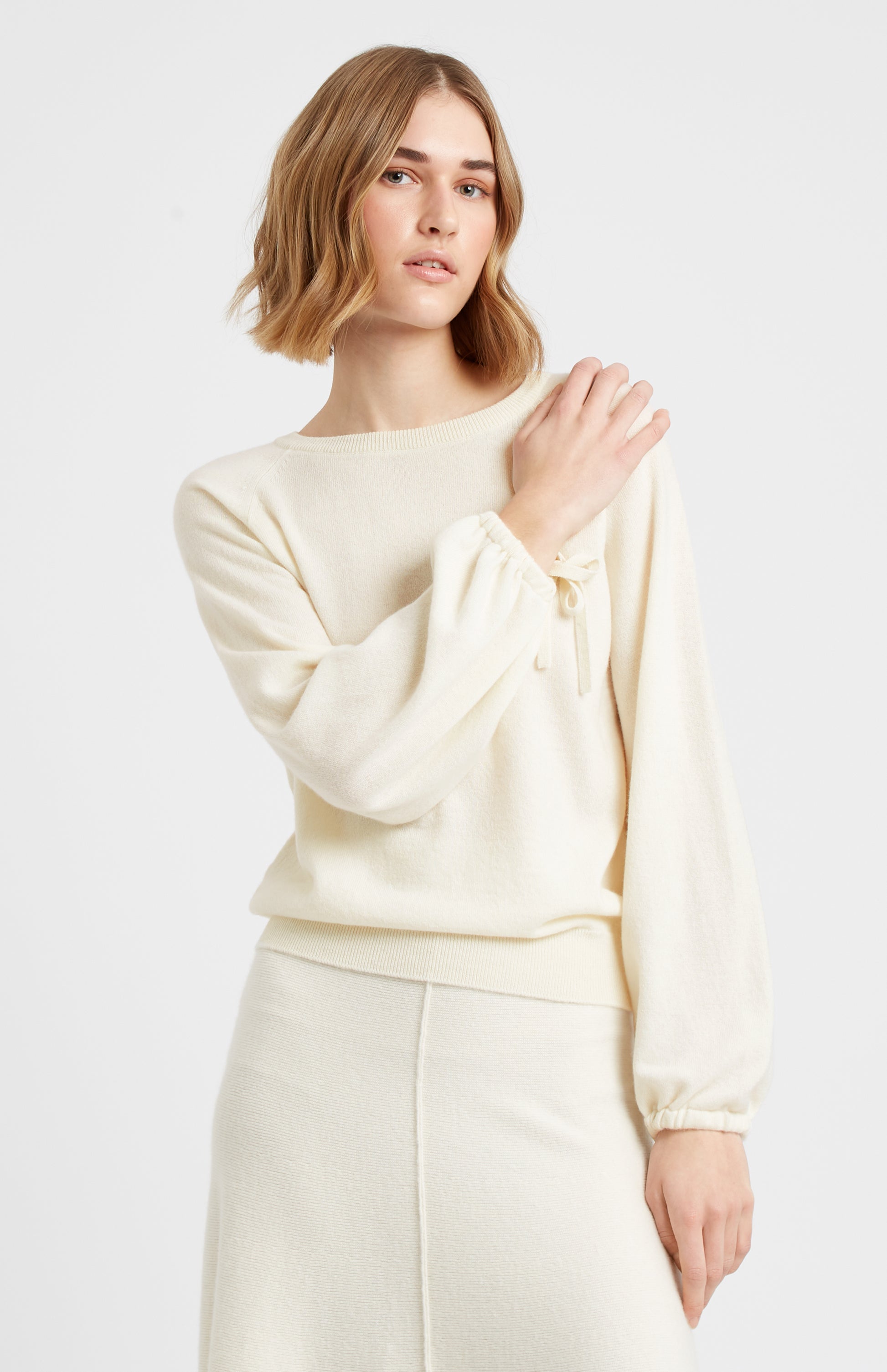 Pringle of Scotland Women's Lightweight Round Neck Cashmere Jumper In Off White